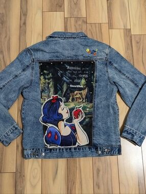 EUC!  Disney Snow White Denim Jacket W/ Sequins, Rhinestones & Appliques Size XS